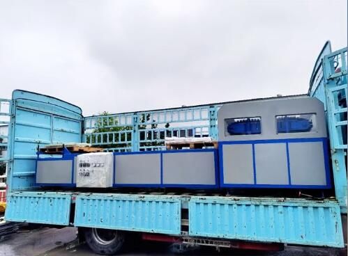 河南金偉玻璃鋼拉擠設備裝車發(fā)貨